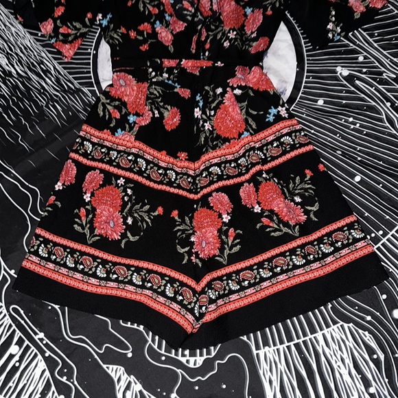 Cute floral black & red short one piece romper size medium - Picture 8 of 8